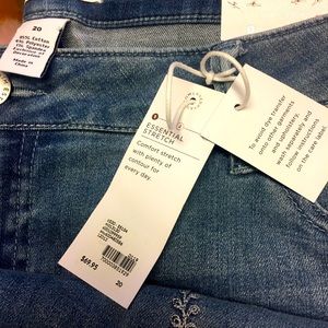 Lane Bryant stretch capris butterfly accents. 20.